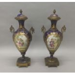 Coppia di vasi in porcellana blu cobalto con finiture in bronzo dorato e decori raff. ''SCENE