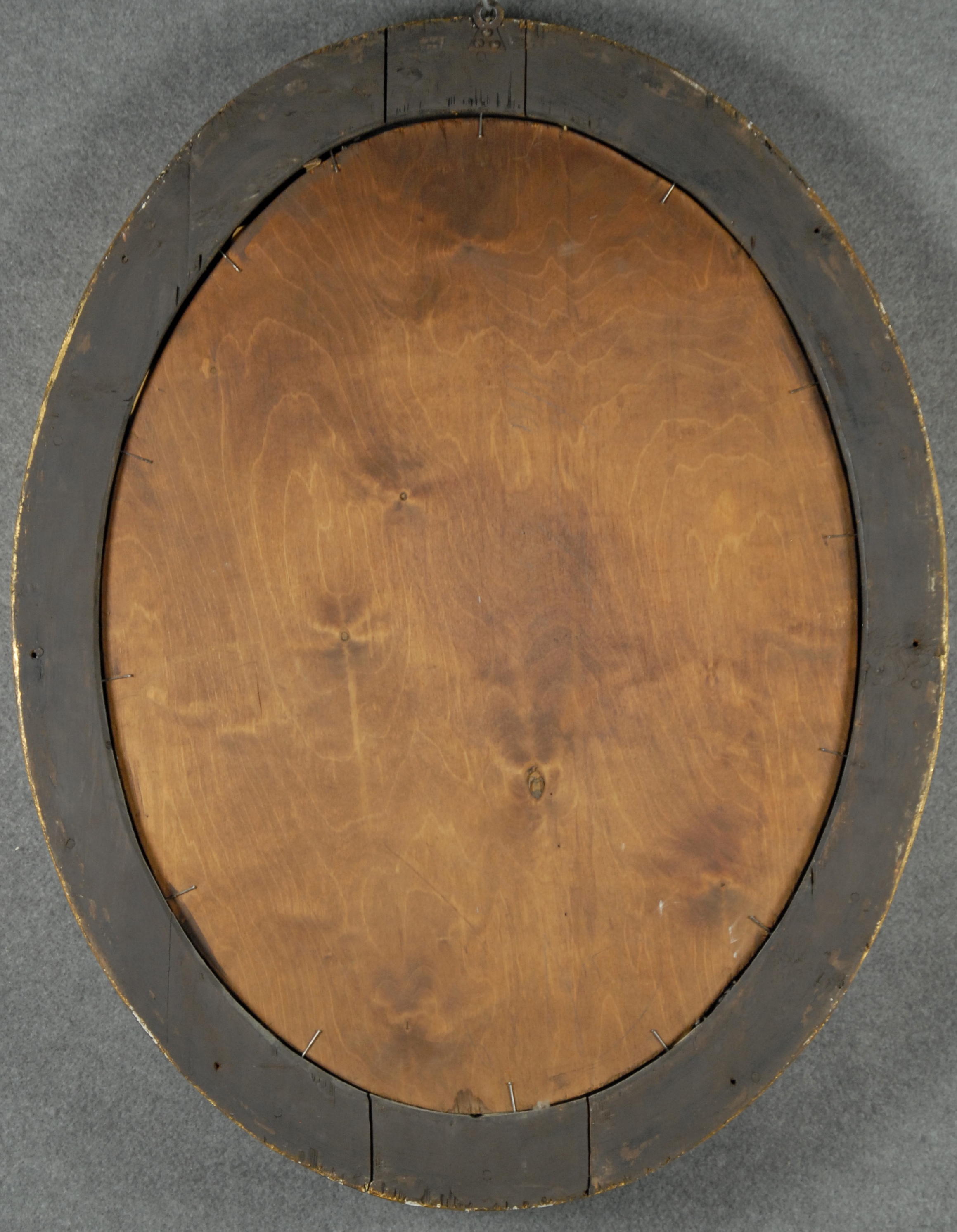 Specchiera ovale con decoro floreale e cornice in legno dorato. XX secolo. Mis. Lung. cm. 64 Alt. - Image 2 of 2