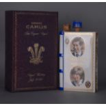 Cognac CAMUS - 'Royal Wedding 1981'. Speciale decanter fatto a mano a forma di libro in porcellana