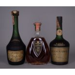 Lotto di tre Cognac GASTON DE LAGRANGE: - Cognac V.S.O.P. Fine Champagne. Vecchia bottiglia anni '