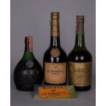 Lotto di tre Cognac MONNET con libretto: - Cognac Tradition 4 Stelle. Etichetta posteriore