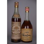 Coppia di Cognac JULES DURET & Co.: - Cognac 'Tre stelle'. Vecchia bottiglia anni '50. Fascetta