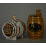 Coppia di Cognac NAPOLEON con bottiglie in ceramica a forma di barile: - Cognac CAMUS NAPOLEON.