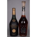 Coppia di Cognac CAMUS composti da una miscela di acquaviti provenienti da tutti i cru di