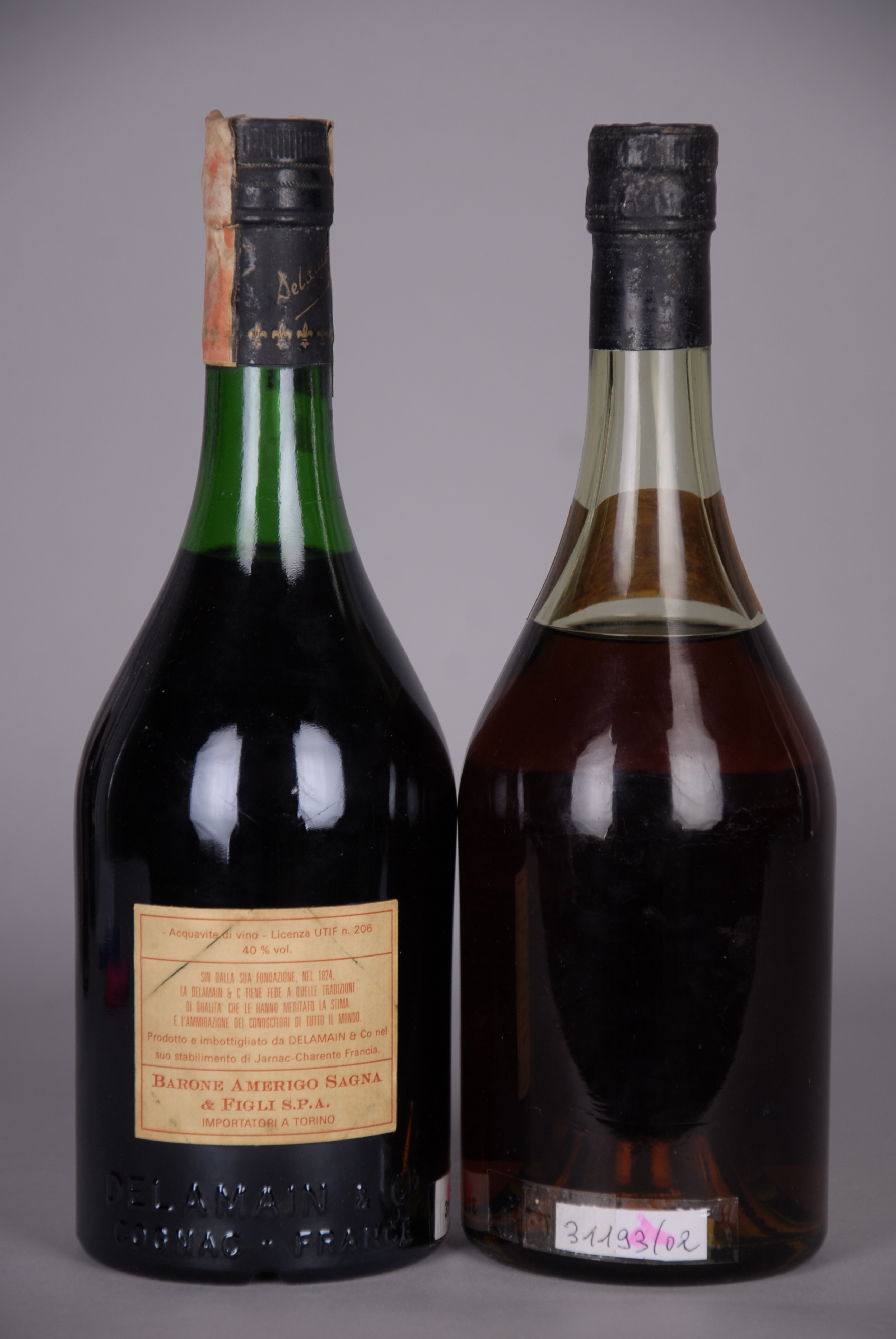 Coppia di Cognac DELAMAIN: - Cognac 'Liquid Gold Selection'. Esemplare anni '60. Indicazione in - Image 2 of 2