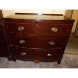 REGENCY MAHOGANY CROSSBANDED AND CHEVRON INLAID BOW FRONT CHEST OF THREE DRAWERS 93CM H X 102CM W X