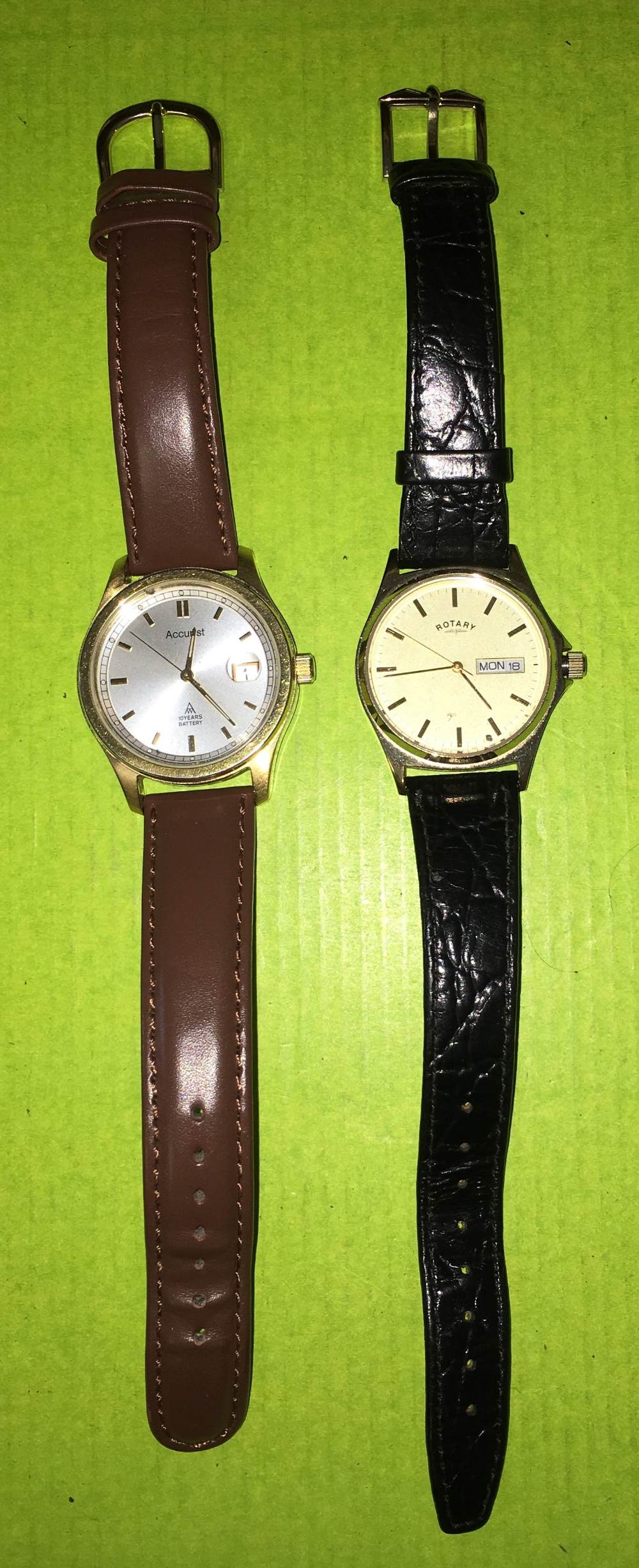 GENTS ROTARY DAY DATE WRIST WATCH ON LEATHER STRAP AND ACCURIST WATCH