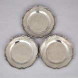 Set of Three English Pewter Wavy Edge Plates, Joseph Spackman, c.1770, diameter 9.75 in — 24.8 cm (3