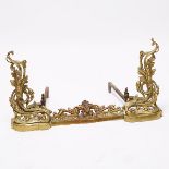 French Rococo Style Brass Fireplace Fender, early 19th century, 17 x 32.5 in — 43.2 x 82.6 cm