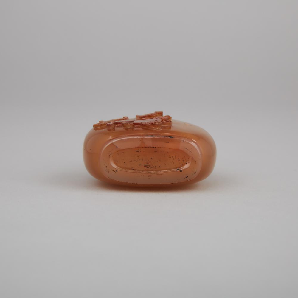 A Carved Agate ‘Qilin with Bats’ Snuff Bottle, 19th Century, 十九世紀 瑪瑙蝙蝠麒麟雕鼻煙壺, height 2.9 in — 7.3 cm - Image 3 of 3