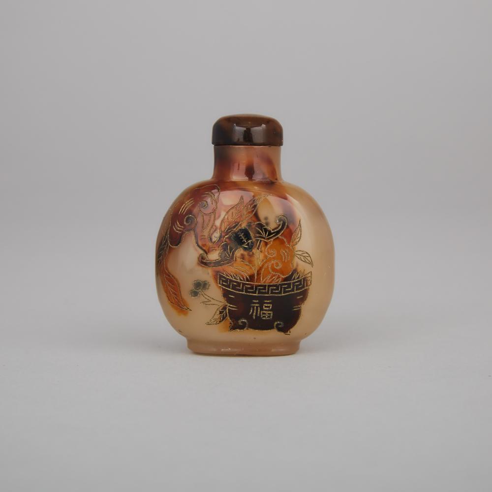 A Finely Carved and Gilt Shadow Agate Snuff Bottle, 18th/19th Century, 十八／十九世紀 紅影瑪瑙鍍金巧雕福從天降鼻煙壺, heig
