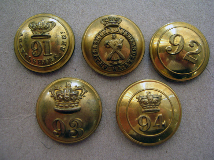 5 pre 1881 infantry officers’ large gilt numbered tunic buttons: 91st 2 types, 92nd, 93rd and