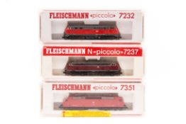3 Fleischmann ‘Piccolo’ N gauge DB diesel/electric locomotives. 2x Bo-Bo diesel – 218 301-0 (7232)