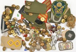 A small quantity of military badges, buttons and insignia, including cap badges of Oxf & Bucks,
