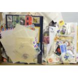 A large quantity of postage stamps of the world. GC