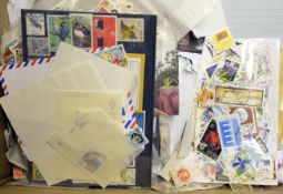 A large quantity of postage stamps of the world. GC