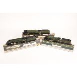 3 Wrenn Railways OO gauge locomotives. A BR Castle Class 4-6-0 tender loco, Cardiff Castle 4075. A