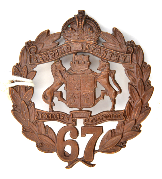A WWI OR’s bronzed hat badge of the 67th (Bendigo) Inf by Stokes & Sons Melbourne. Near VGC Plate