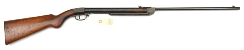 A similar air rifle to lot 825, the smooth bore barrel with no serial number or barrel markings