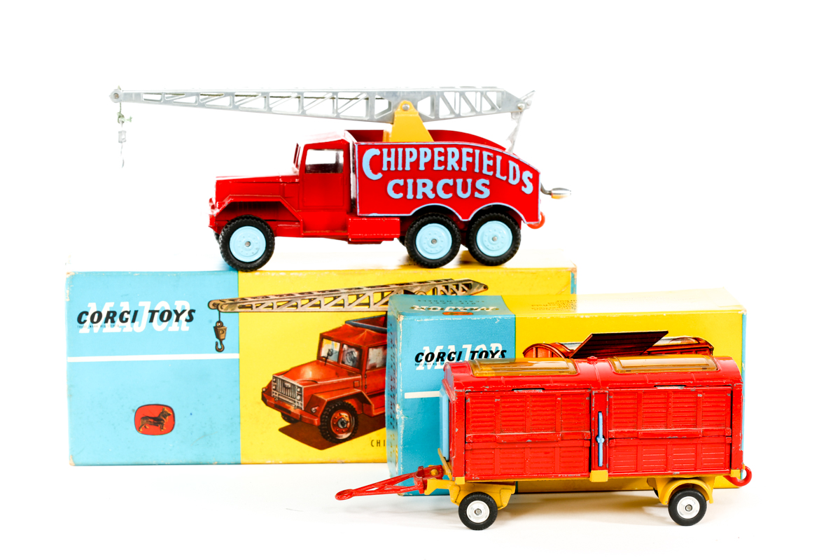 2 Corgi Toys Chipperfield's vehicles. A Circus Crane Truck (1121) and a Circus Animal Cage (1123)