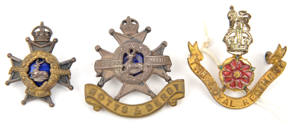 2 officers cap badges: Notts & Derby, and one collar, with blue enamel centres, GC, and Loyal Regt