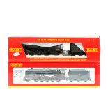 2 Hornby BR tender locomotives. A Class 9F 2-10-0 loco, 92151, (R2200) in weathered unlined black