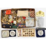Approximately 14lbs weight of assorted military and other badges, buttons insignia and miscellaneous