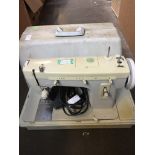 SINGER ELECTRIC SEWING MACHINE