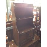 AN ERCOL STEPPED BOOKCASE UNIT H111CM W61CM D35CM