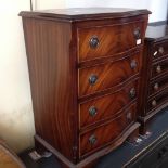 A SMALL REPRODUCTION CHEST OF DRAWERS H74CM W50CM D38CM