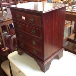 A REPRODUCTION SMALL CHEST OF DRAWERS H51CM W42CM D30CM