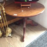 A LOW GEORGIAN MAHOGANY TRIPOD TABLE H43CM DIAM 58CM