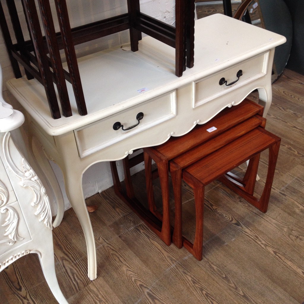 A LAURA ASHLEY WHITE 2 DRAWER CONSOLE TABLE H75CM W100CM D41CM