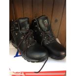PAIR OF SIZE 5 WALKING BOOTS