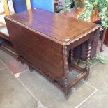 A 1920S OAK BARLEY TWIST GATE LEG TABLE L105CM MIN D53CM H76CM