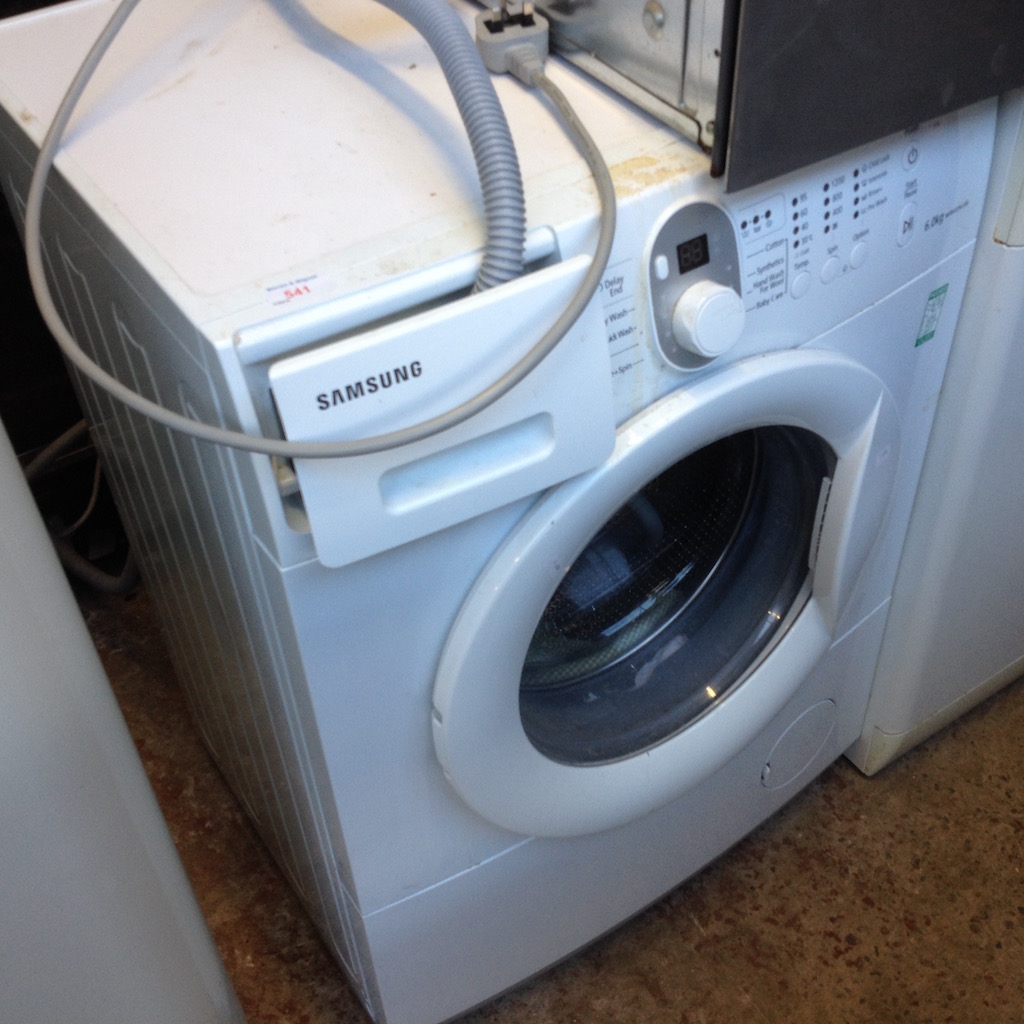 A SAMSUNG WASHING MACHINE