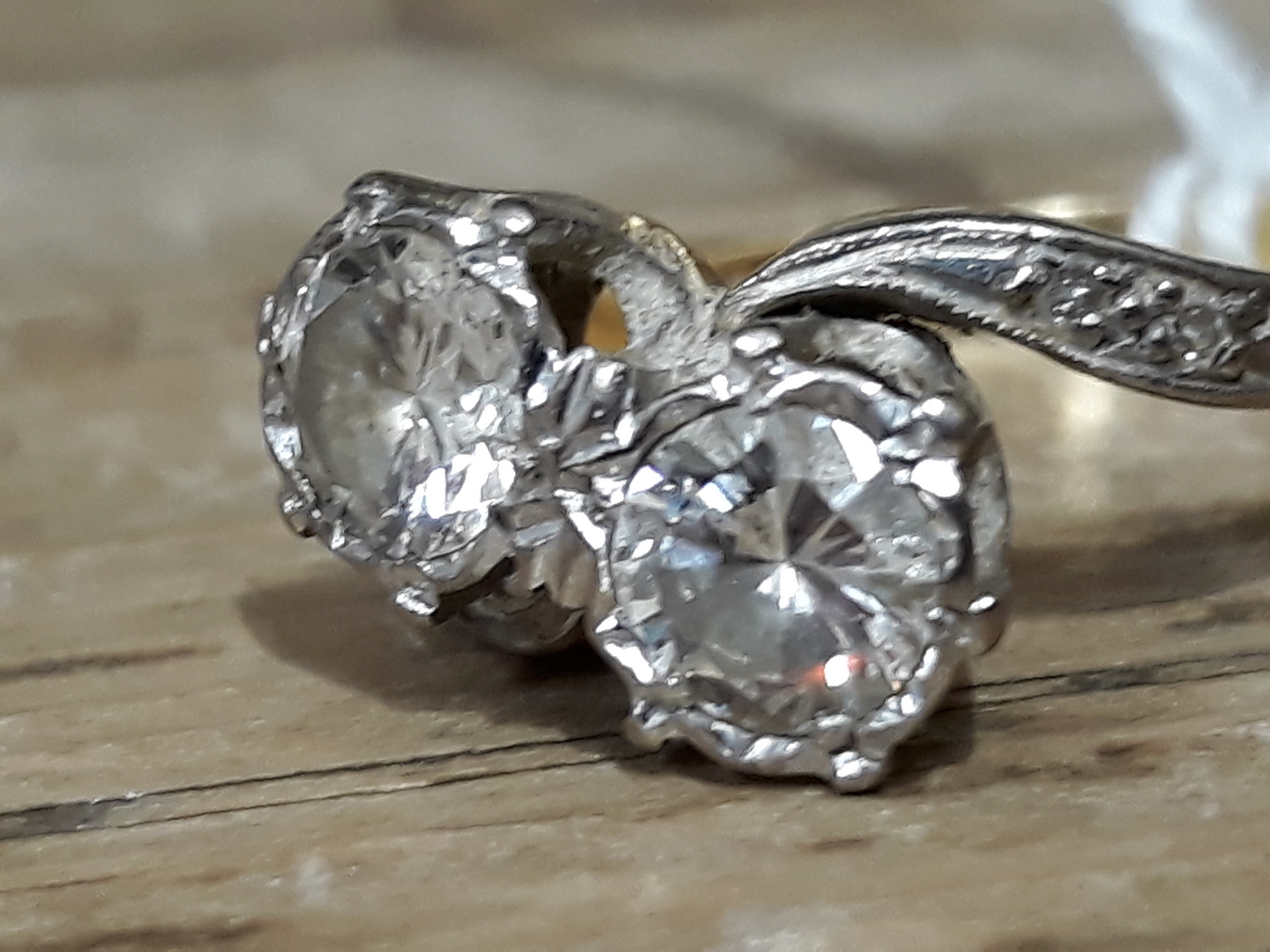 An Art Deco diamond crossover ring, each diamond weighing approx. 0.50 carats, diamond set - Image 10 of 11