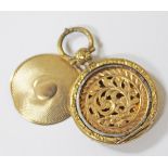 An early 19th Century yellow metal vinaigrette pendant of circular form, length 38mm, damaged.