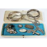 A mixed lot of hallmarked silver and white metal jewellery.