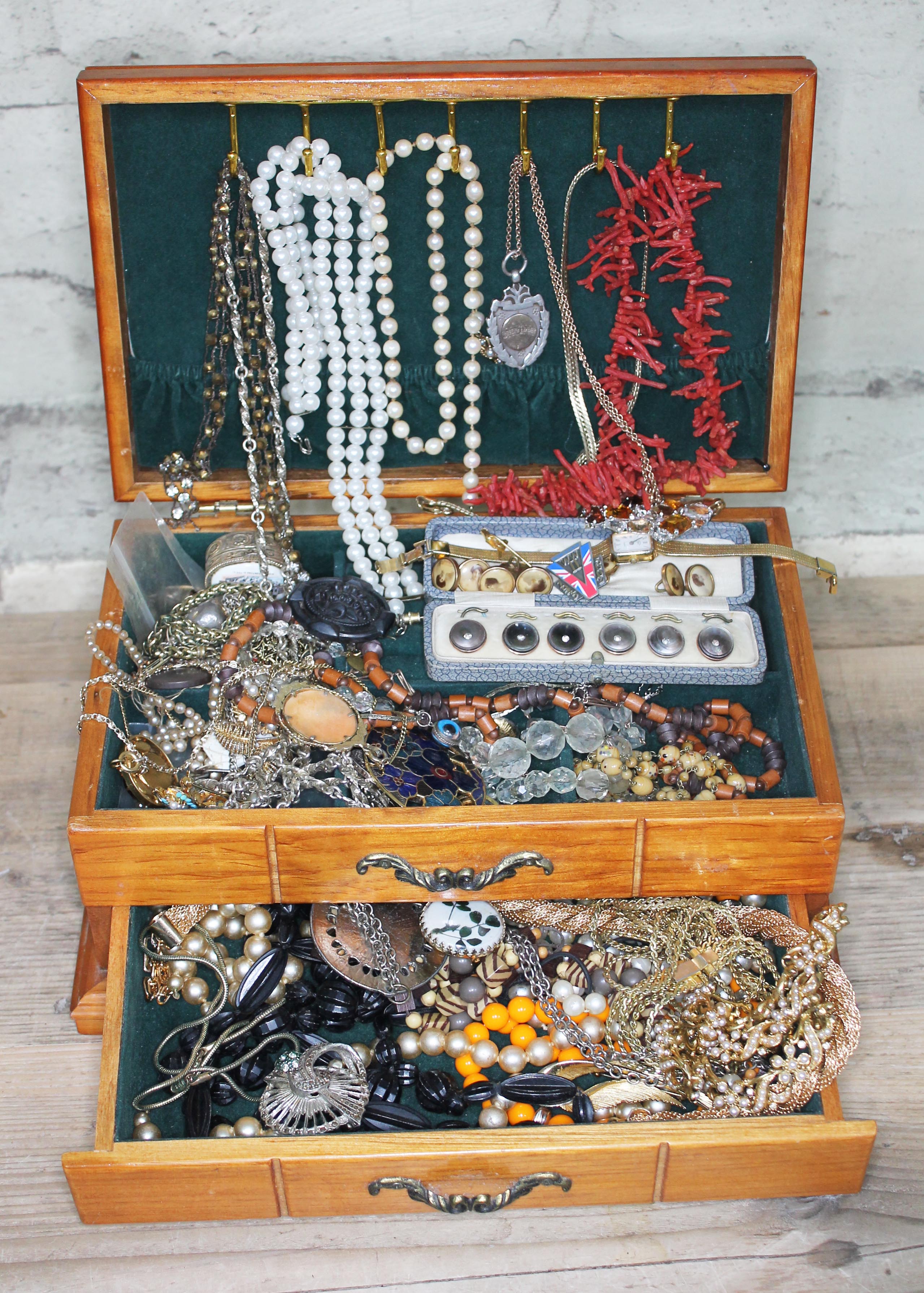 A mixed lot of costume jewellery to include a single strand of cultured pearls with hallmarked 9ct