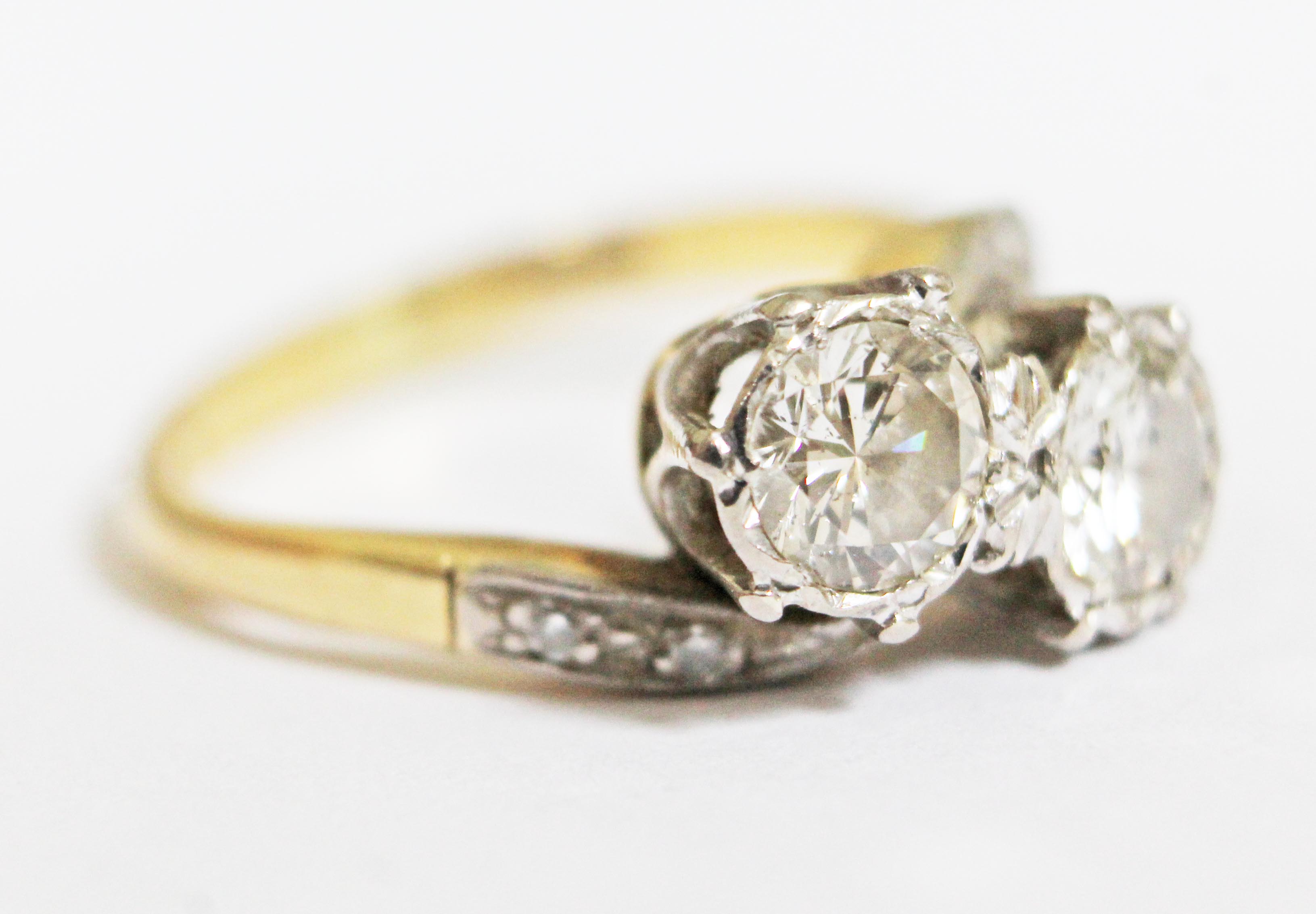 An Art Deco diamond crossover ring, each diamond weighing approx. 0.50 carats, diamond set - Image 3 of 11