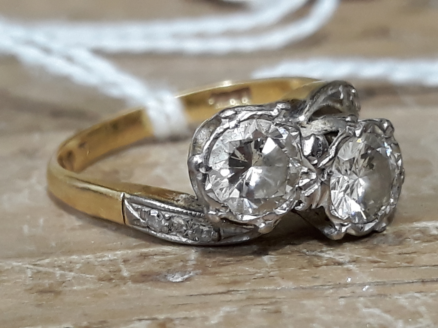 An Art Deco diamond crossover ring, each diamond weighing approx. 0.50 carats, diamond set - Image 9 of 11