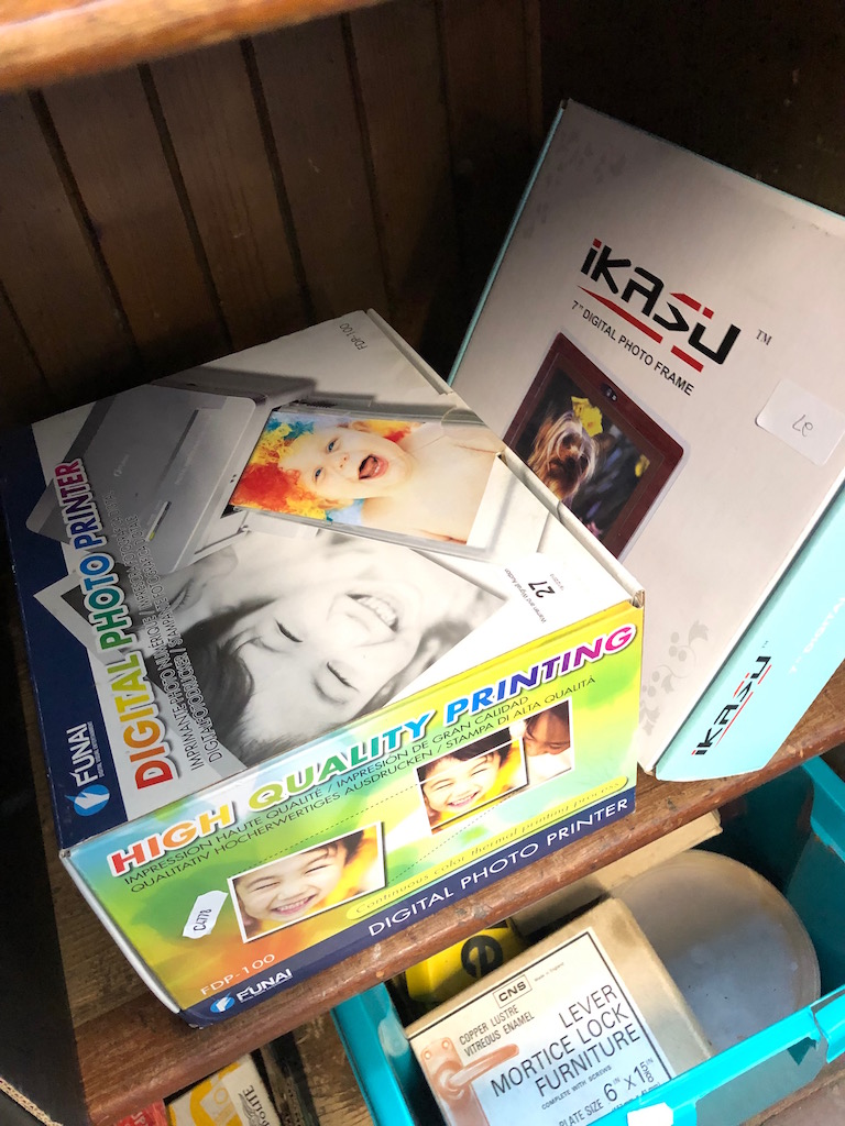 A digital photo printer and a digital photo frame