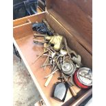 A wooden case with bric a brac, including brassware, etc