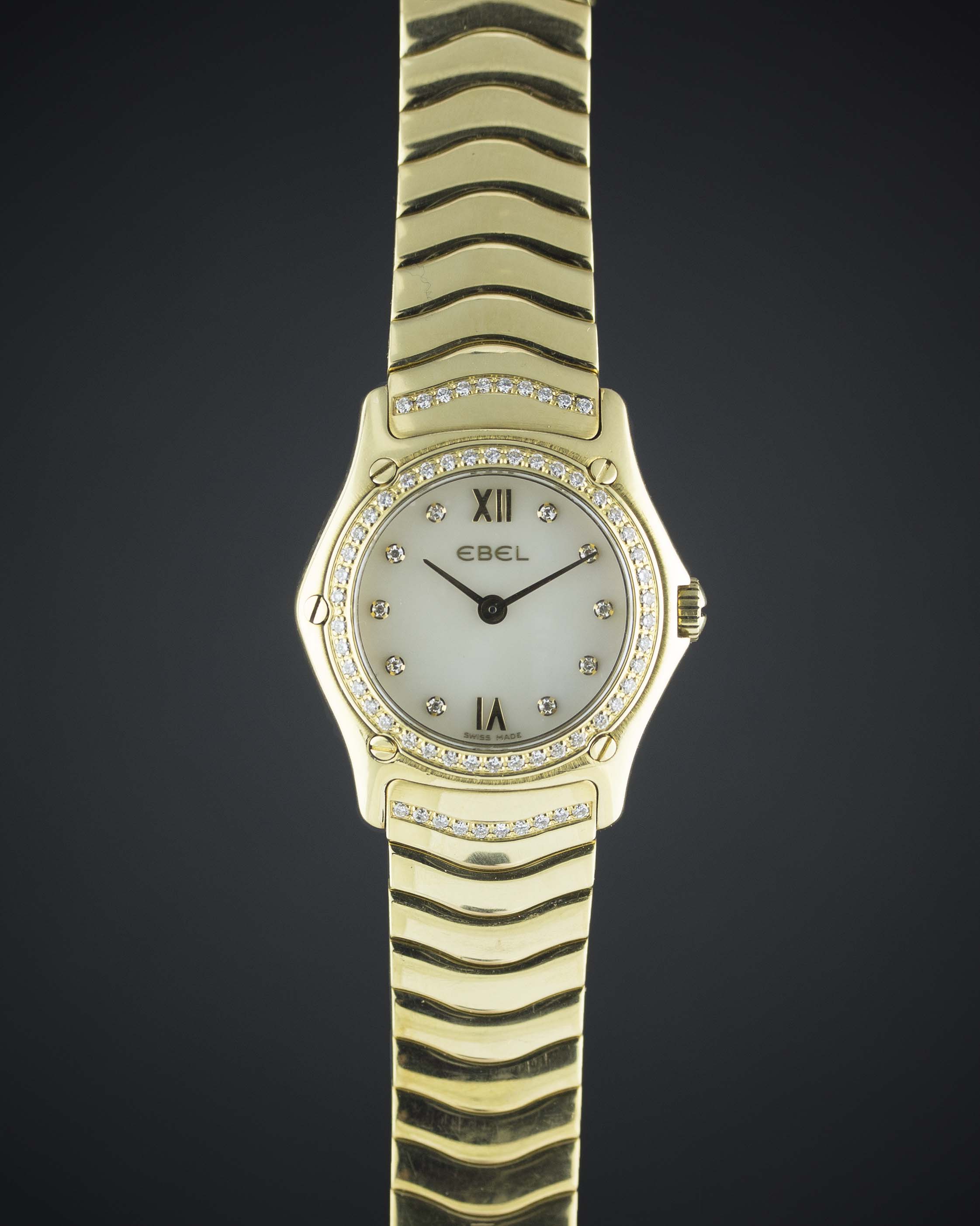 A LADIES 18K SOLID GOLD & DIAMOND EBEL 1911 BRACELET WATCH CIRCA 2000s, REF. E8157F14 WITH