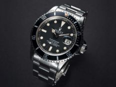 A RARE GENTLEMAN'S STAINLESS STEEL ROLEX OYSTER PERPETUAL DATE SUBMARINER BRACELET WATCH CIRCA 1982,