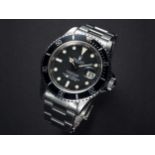 A RARE GENTLEMAN'S STAINLESS STEEL ROLEX OYSTER PERPETUAL DATE SUBMARINER BRACELET WATCH CIRCA 1982,