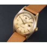 A FINE GENTLEMAN'S 18K SOLID GOLD ROLEX OYSTER PERPETUAL DAY DATE WRIST WATCH CIRCA 1962, REF.