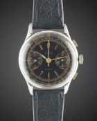 A GENTLEMAN'S LARGE SIZE TITUS CHRONOGRAPH WRIST WATCH CIRCA 1940s, WITH GLOSS BLACK GILT DIAL