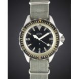 A VERY RARE GENTLEMAN'S STAINLESS STEEL MILITARY ISSUED CWC AUTOMATIC DIVERS WRIST WATCH DATED 1984,